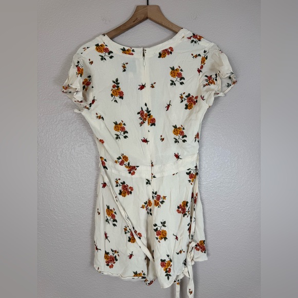Revolve x Privacy Please Goodwin Cream Tie Waist Floral Romper size Medium $150 - Picture 5 of 8
